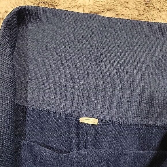 Lululemon Seamlessly Street Crop Leggings, size 4 - Picture 7 of 9